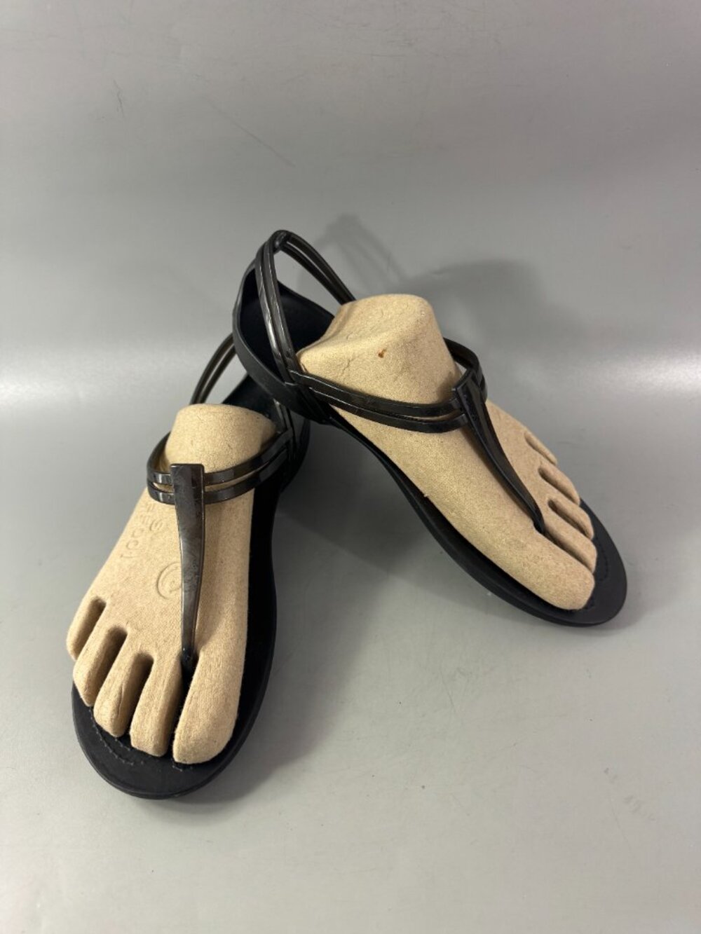 Crocs Isabella T-Strap Jelly Sandals, Women's Size 8